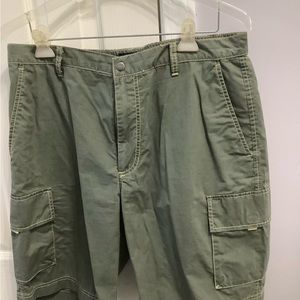 Men”s Dockers Cargo Shorts.  Lightweight. Army Green color, size L